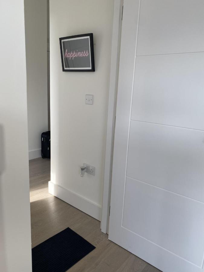 Central Location, Parking, Wi-Fi, Modern Apartment Milton Keynes Luaran gambar
