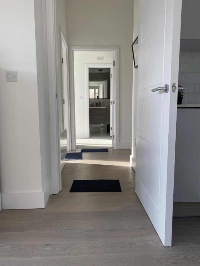 Central Location, Parking, Wi-Fi, Modern Apartment Milton Keynes Luaran gambar