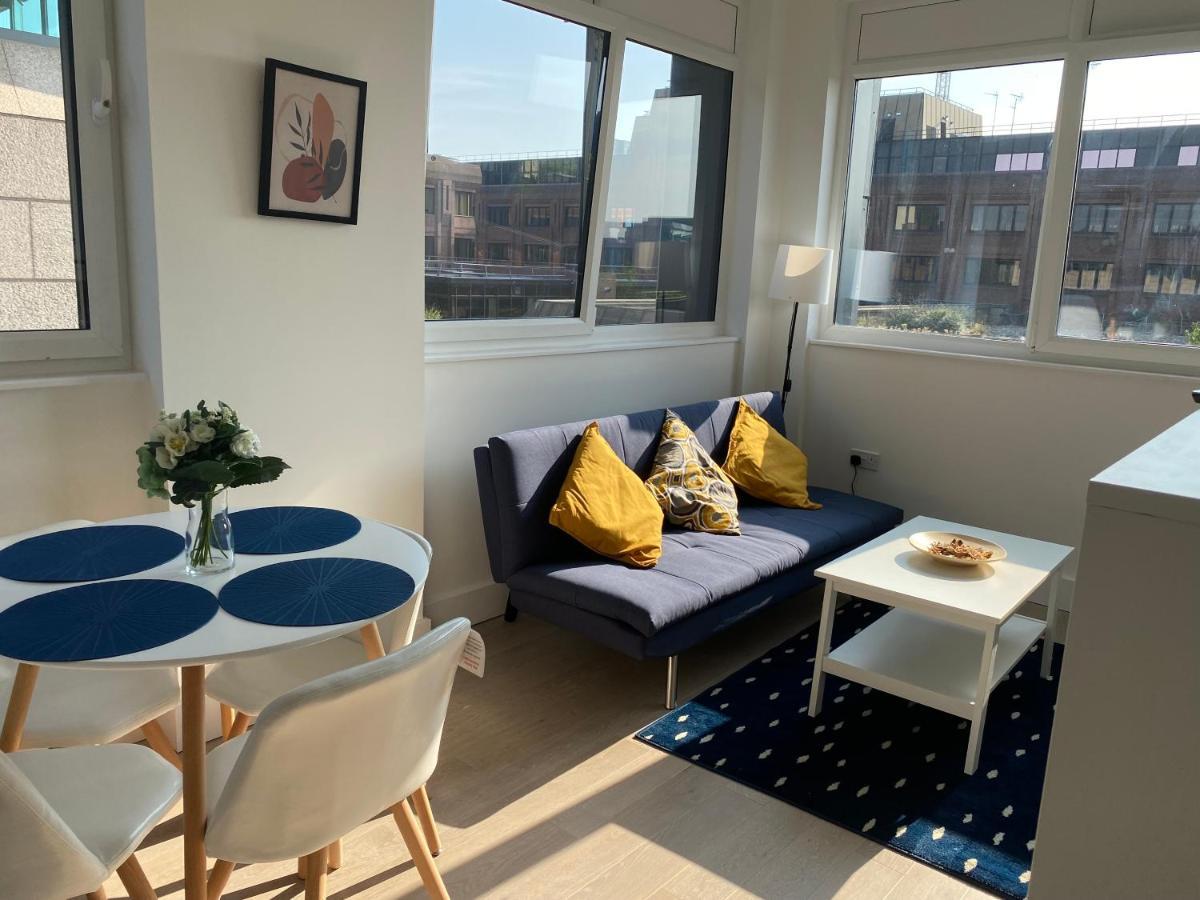 Central Location, Parking, Wi-Fi, Modern Apartment Milton Keynes Luaran gambar