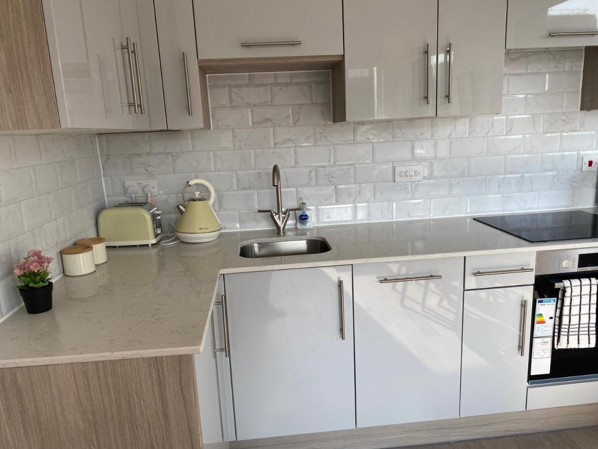 Central Location, Parking, Wi-Fi, Modern Apartment Milton Keynes Luaran gambar