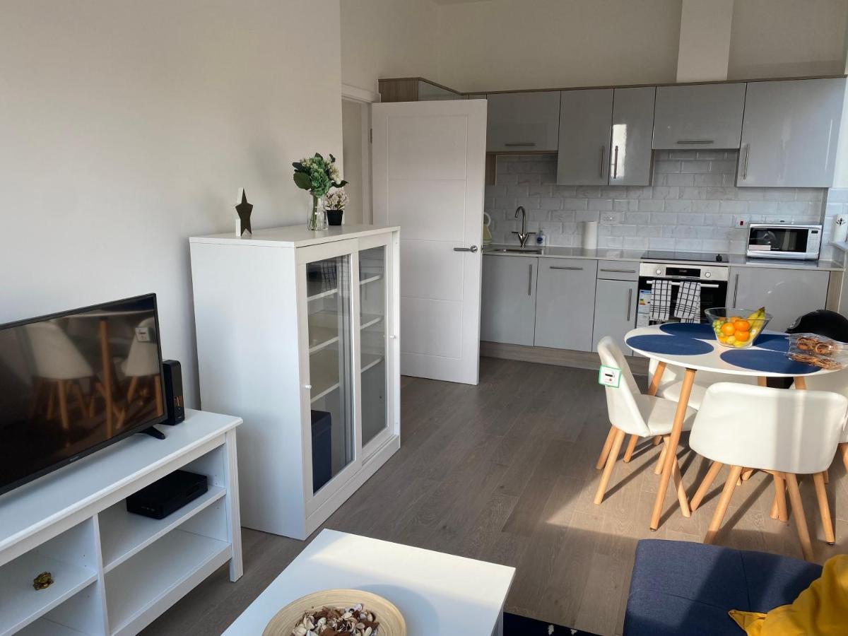 Central Location, Parking, Wi-Fi, Modern Apartment Milton Keynes Luaran gambar