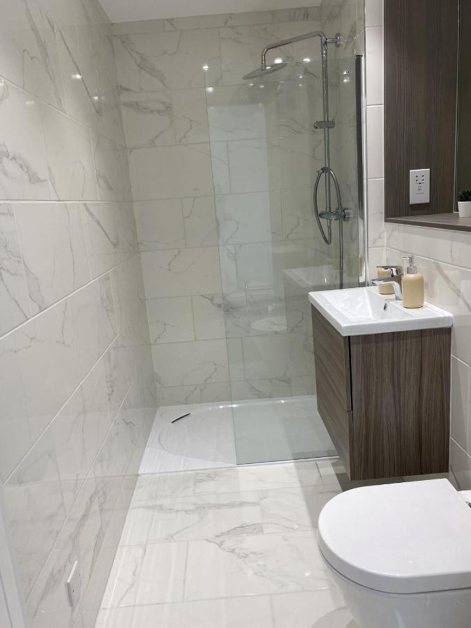 Central Location, Parking, Wi-Fi, Modern Apartment Milton Keynes Luaran gambar